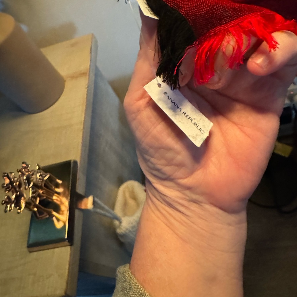 Banana Republic Red and White Scarf - Picture 7 of 8